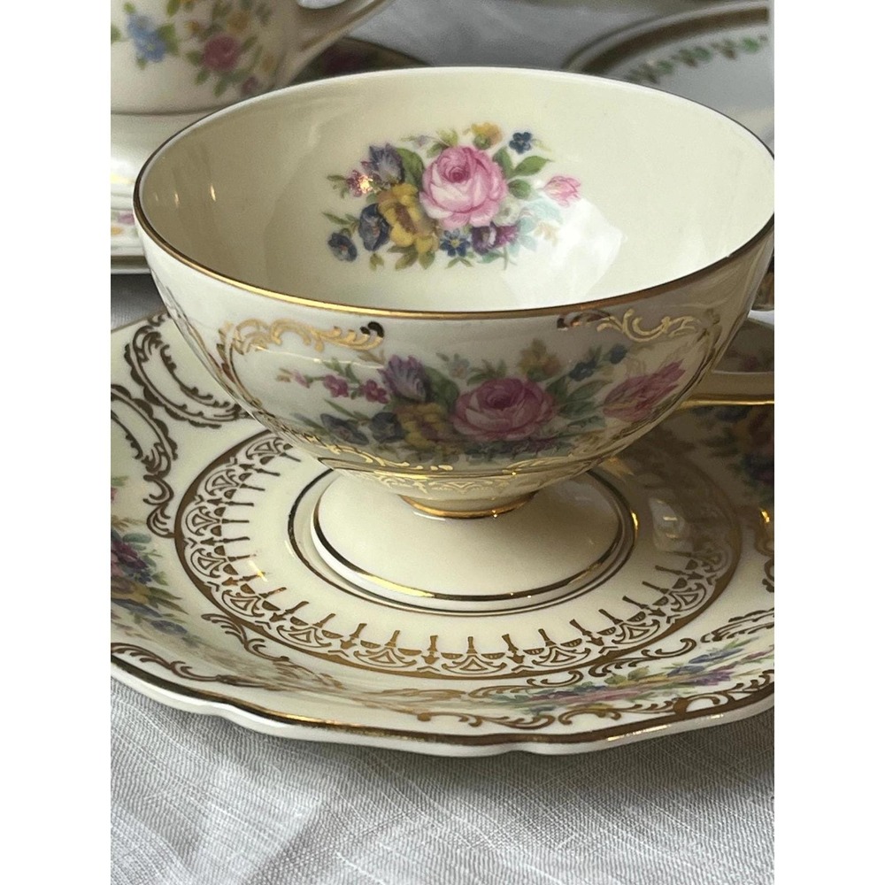 Rosenthal Continental Ivory Queens Bouquet footed demitasse 3 cups and 3 Saucers - Picture 3 of 9